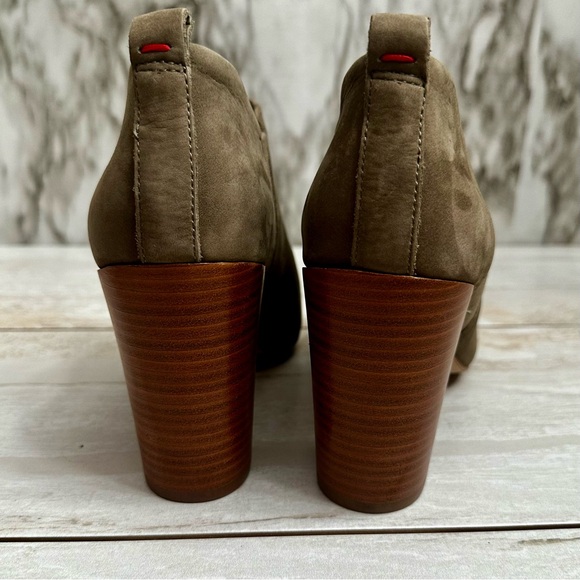 ED Mahoney Woman’s Sz 8M Gray Suede Stacked Heel Booties Shoes Fall Favorite - Picture 2 of 13